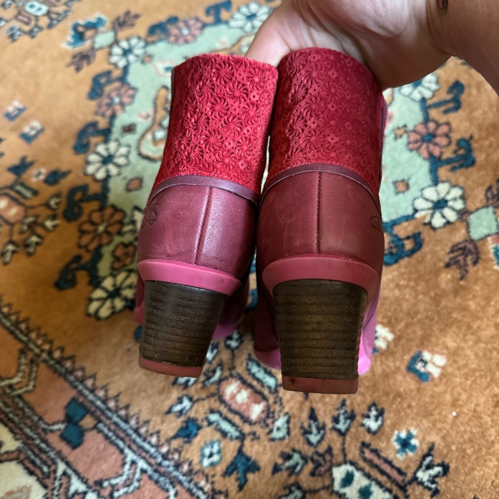 Beautiful Fluevog Hopefuls Esperanza red ankle boots W7.5 - Picture 4 of 9